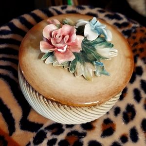 Porcelain ceramic jewelry box